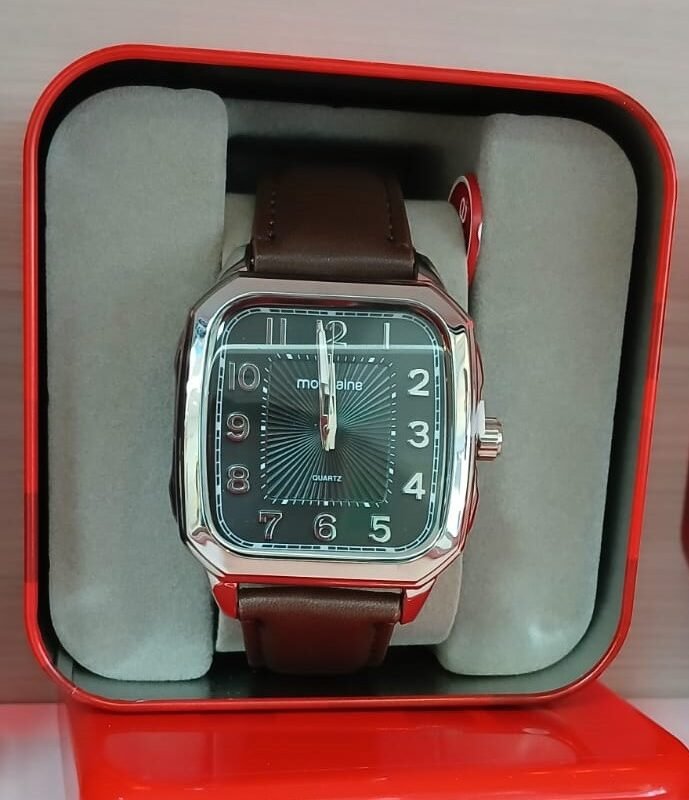 Relógio Mondaine masculino quadrado com pulseira de couro